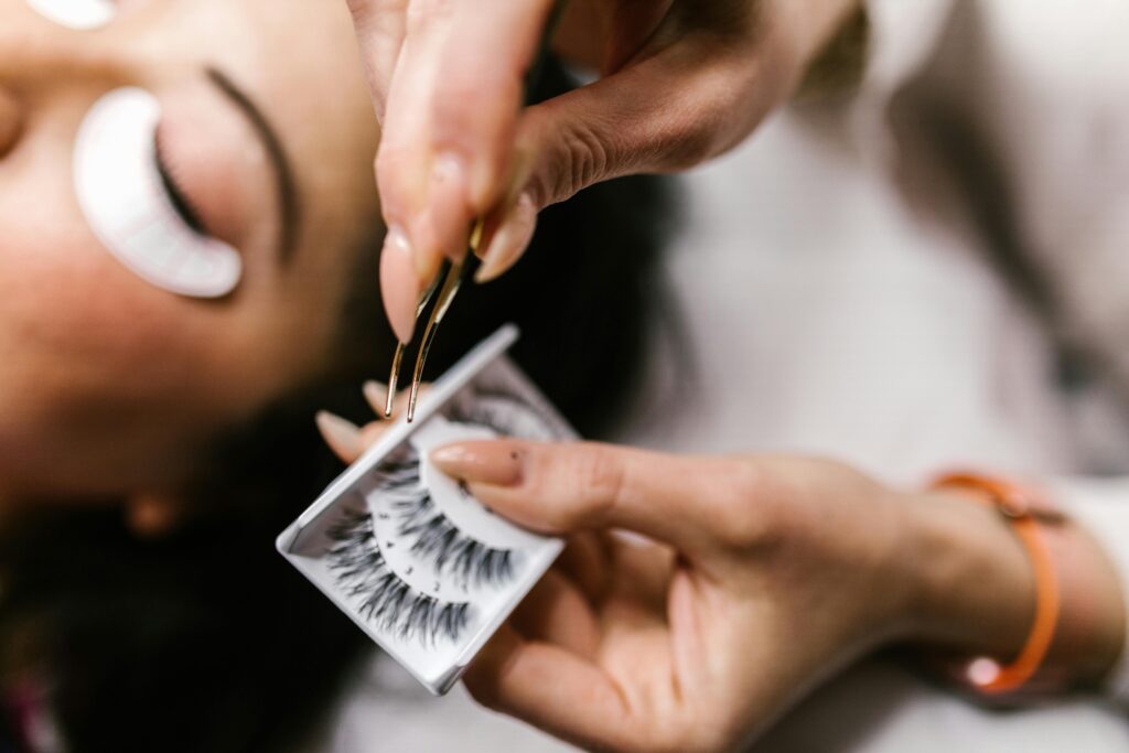 lash salon in Olathe