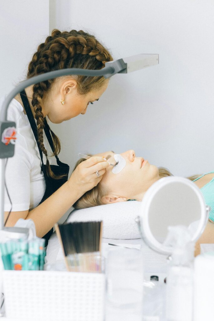 lash salon in olathe